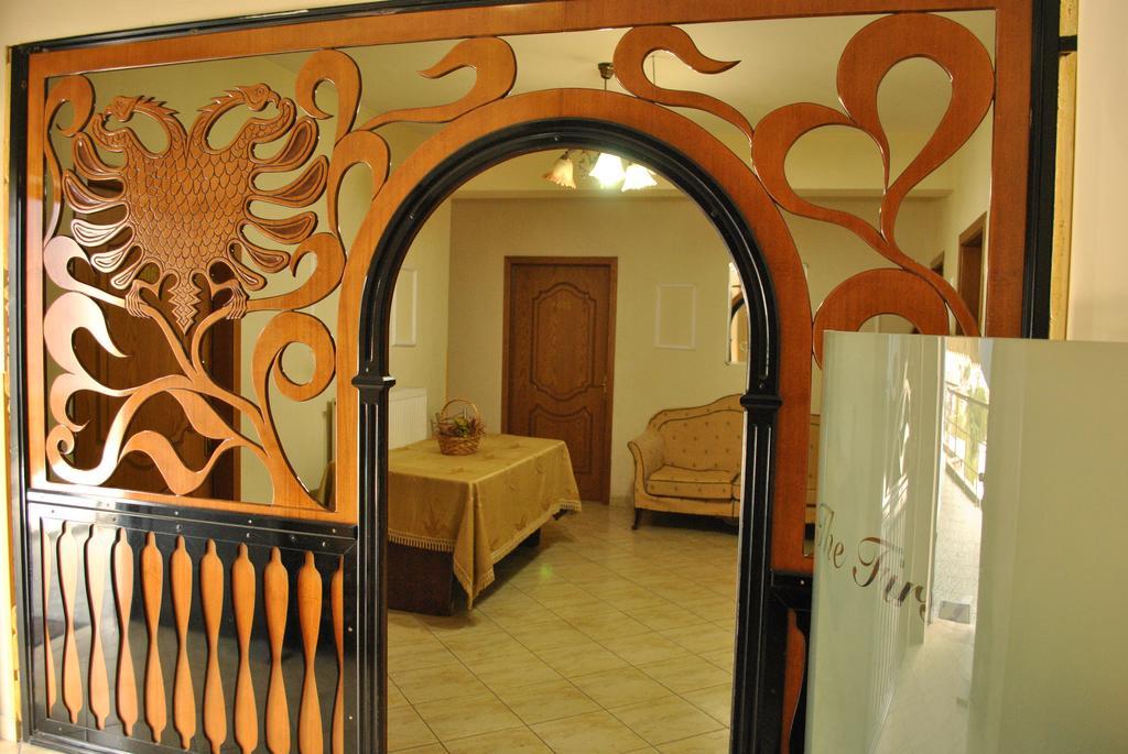 Hotel The First Гірокастра Екстер'єр фото
