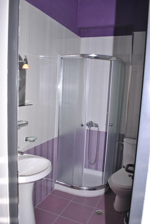 Hotel The First Гірокастра Екстер'єр фото