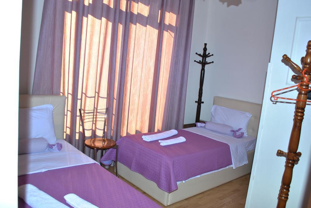 Hotel The First Гірокастра Екстер'єр фото